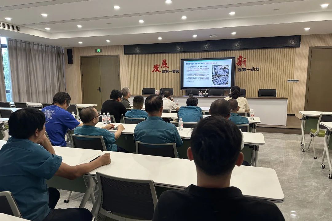 Changshu Polyester sa zúčastnil školenia o interpretácii kľúčových doložiek štandardizovanej politiky environmentálneho riadenia pre všeobecný priemyselný tuhý odpad