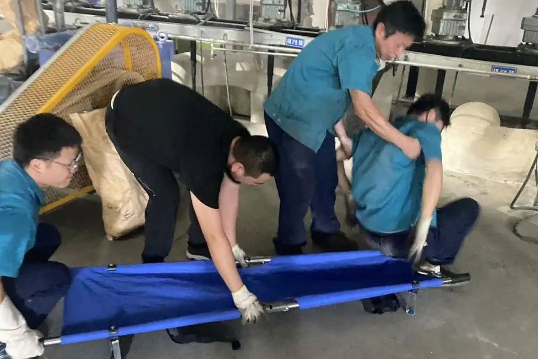Changshu Polyester vykonáva núdzovú záchrannú vŕtačku pre vyhrieva spôsobené vysokou teplotou